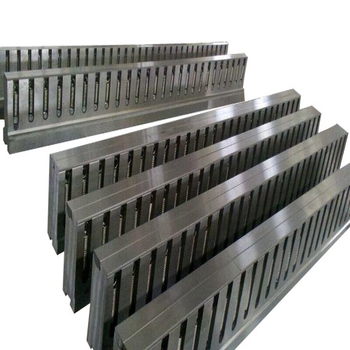 Combination press brake tools